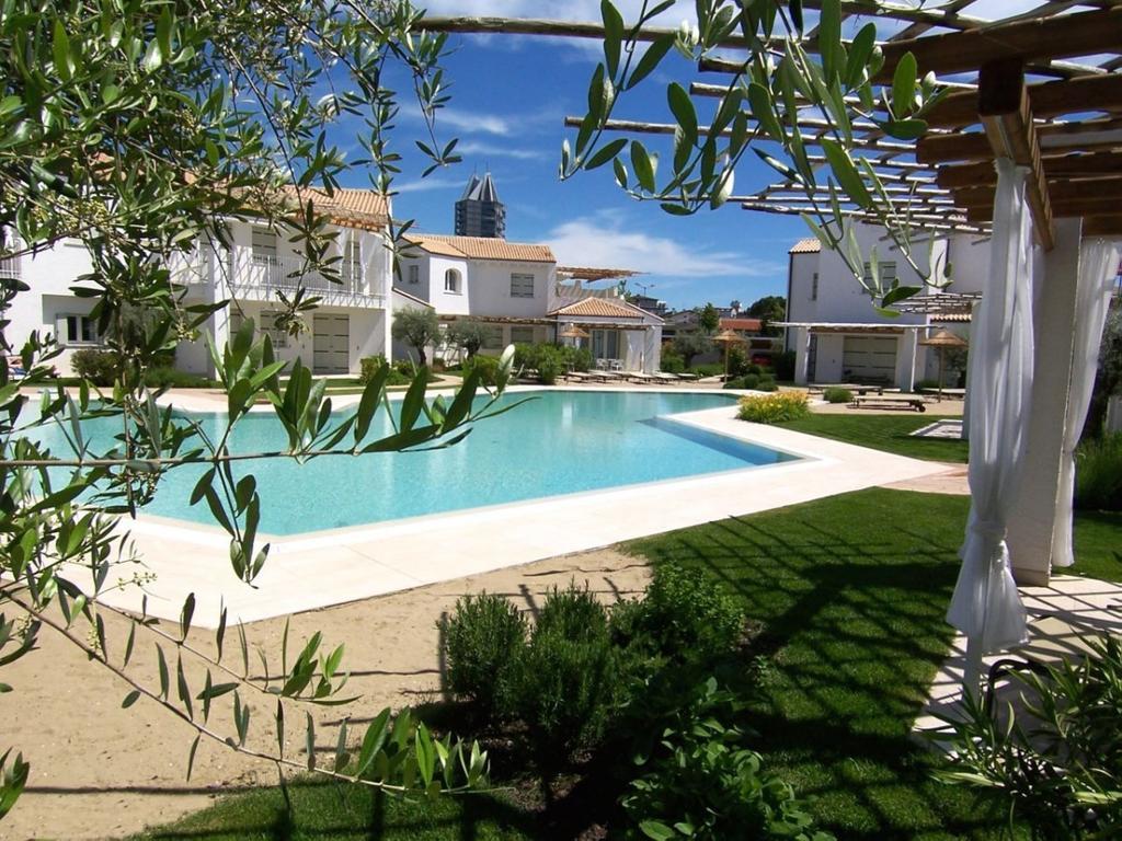 Апартаменты Les Maisons
